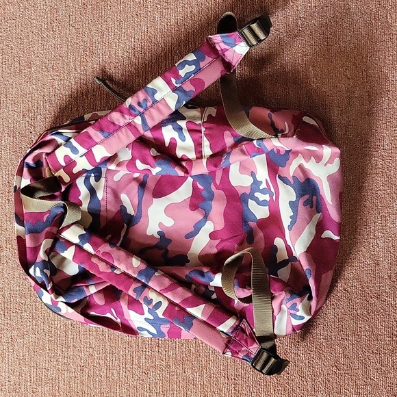 Backpack - Picture 3 of 4